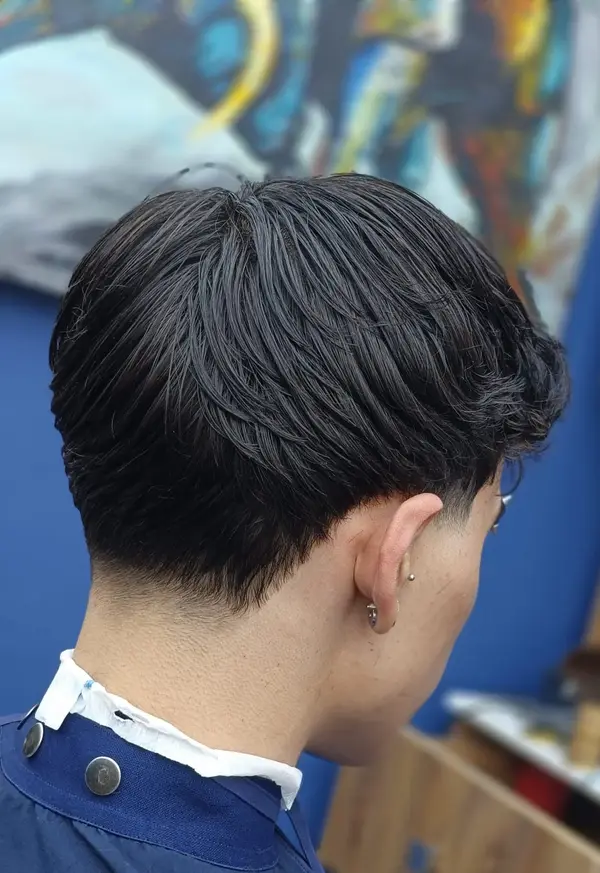 Corte de niño con degradado, vista posterior